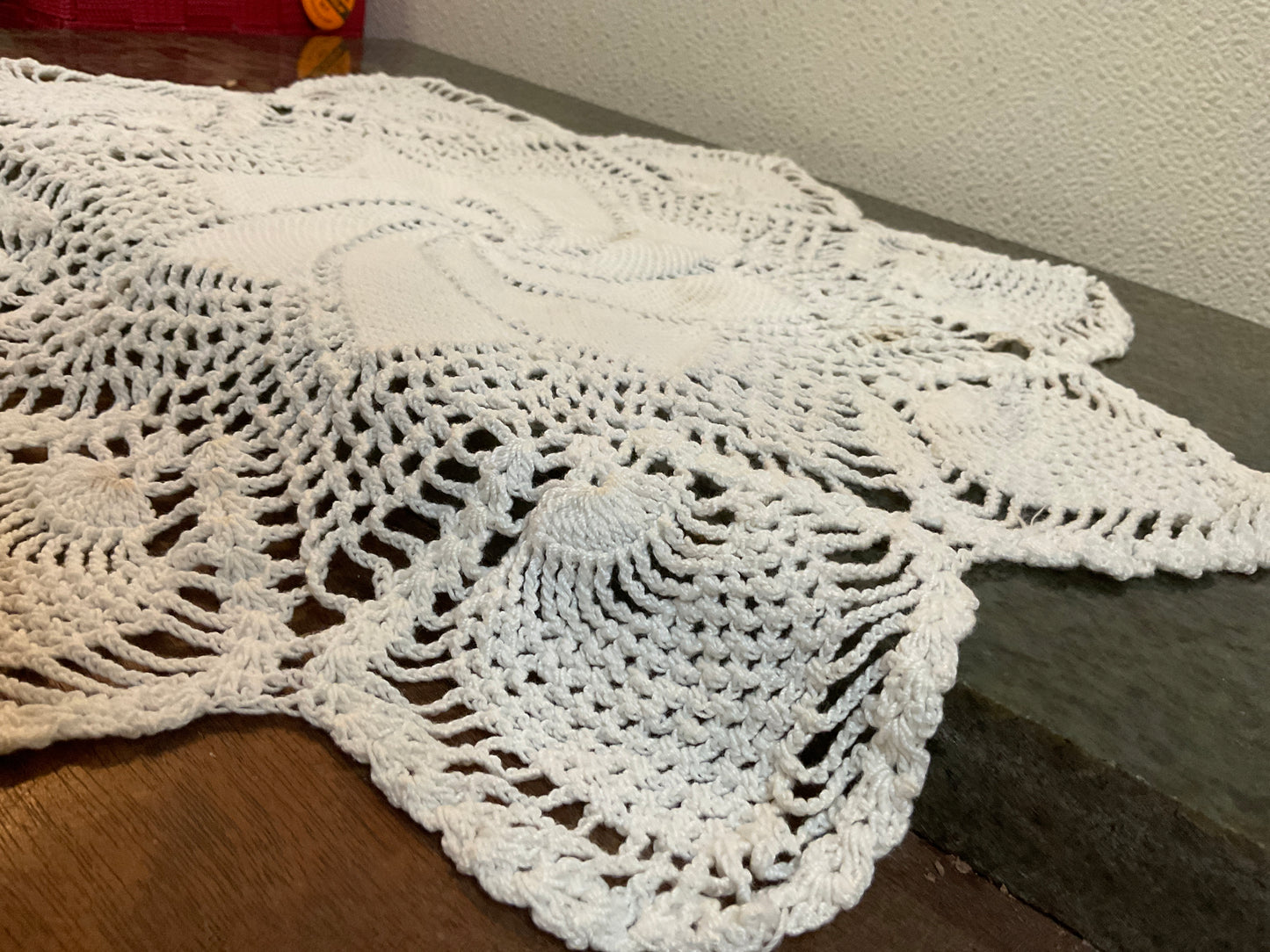 16.5” Vintage Pineapple/Pinwheel Doily