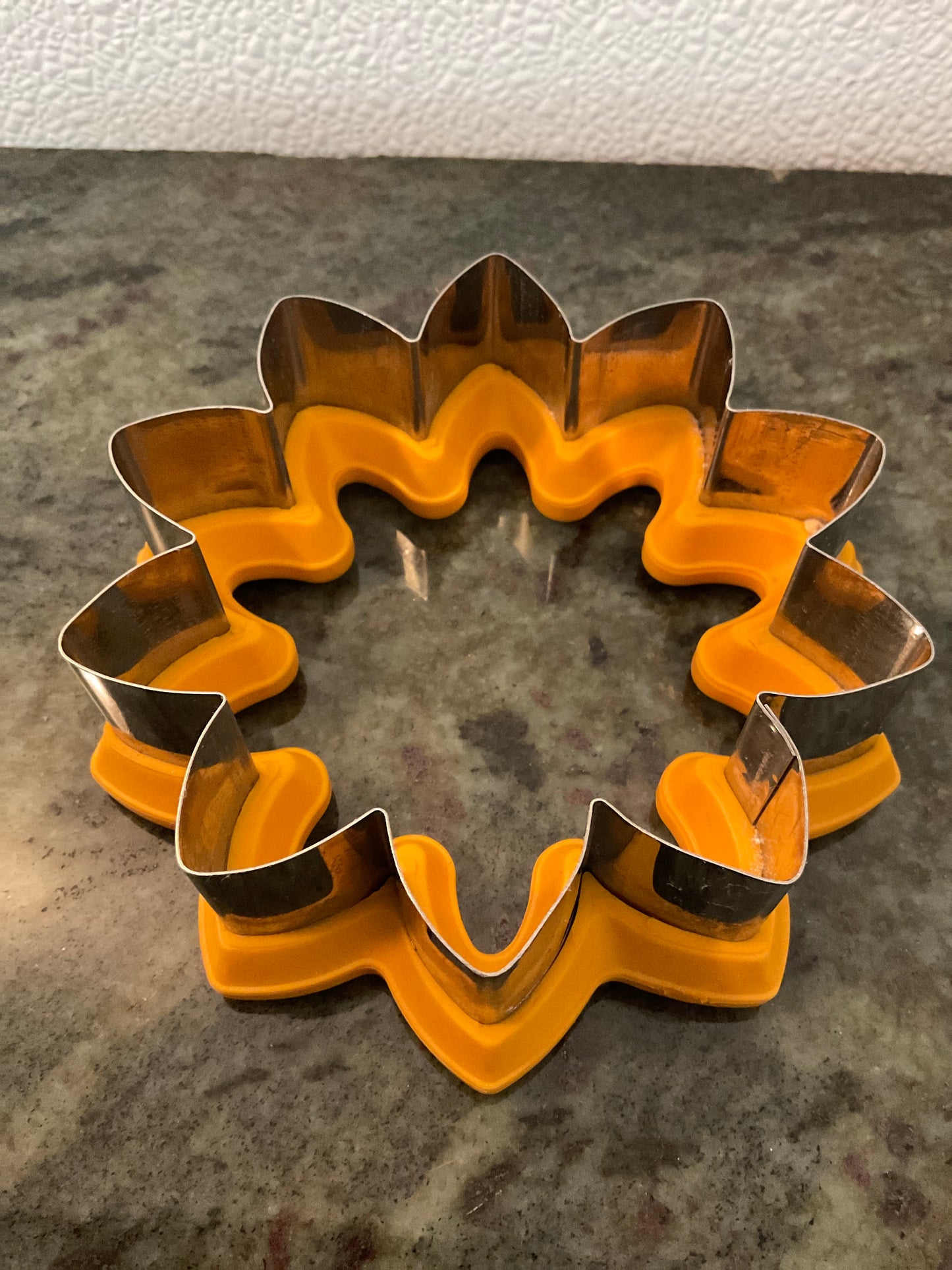 Large Flower Cookie Cutter with Comfort Grip
