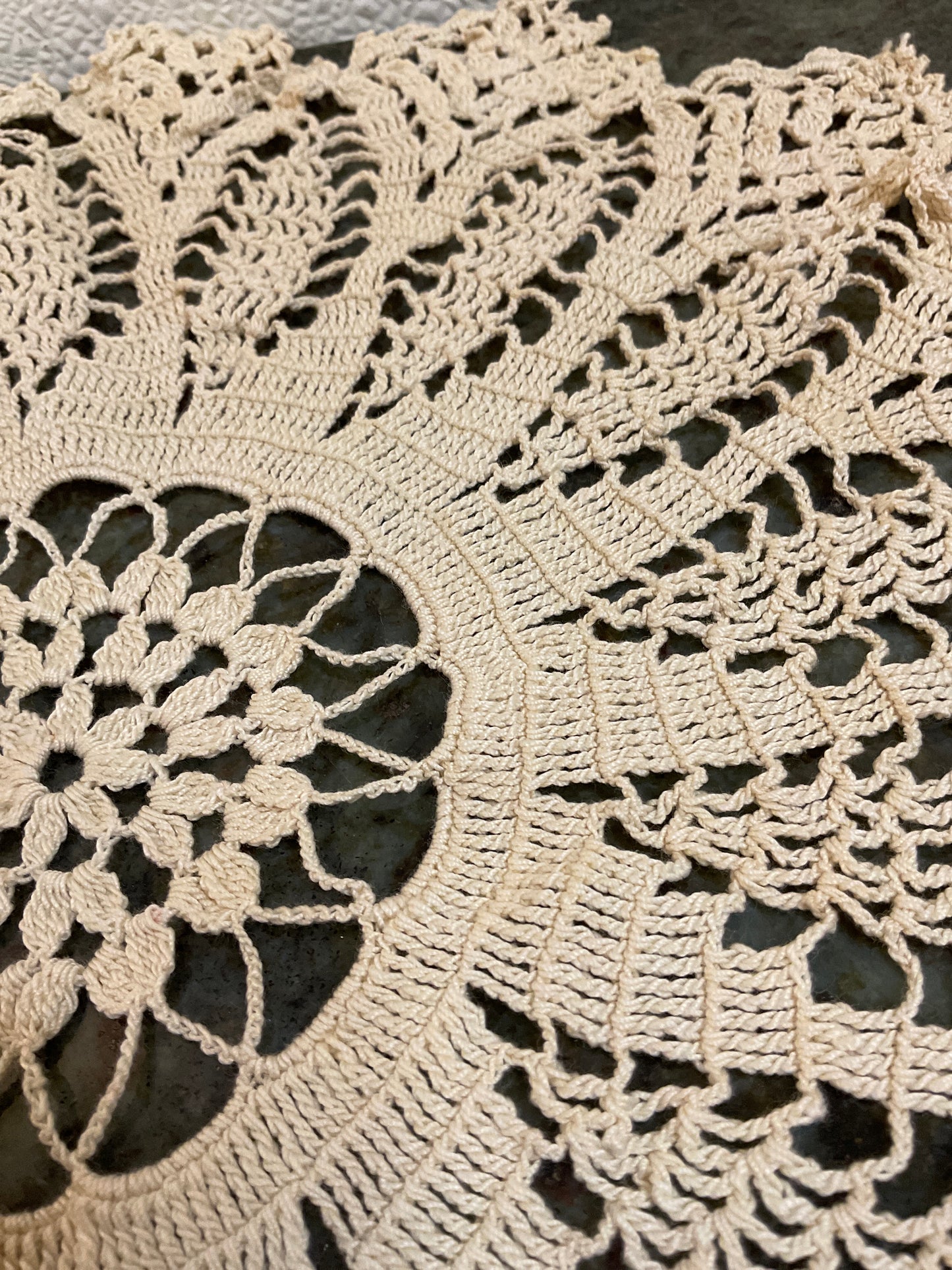 14” Ivory Pointed Scalloped Round Doily