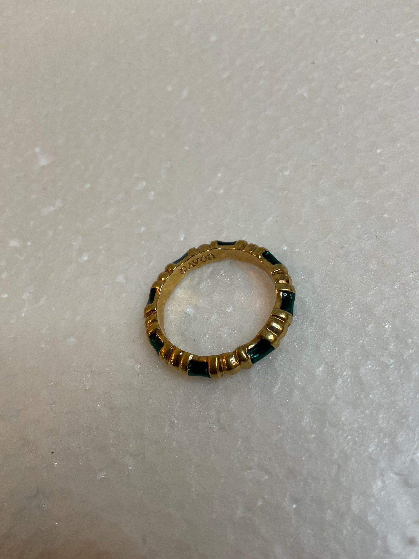 Avon Vintage Gold Tone Royal Circle Green Enamel Stackable Ring