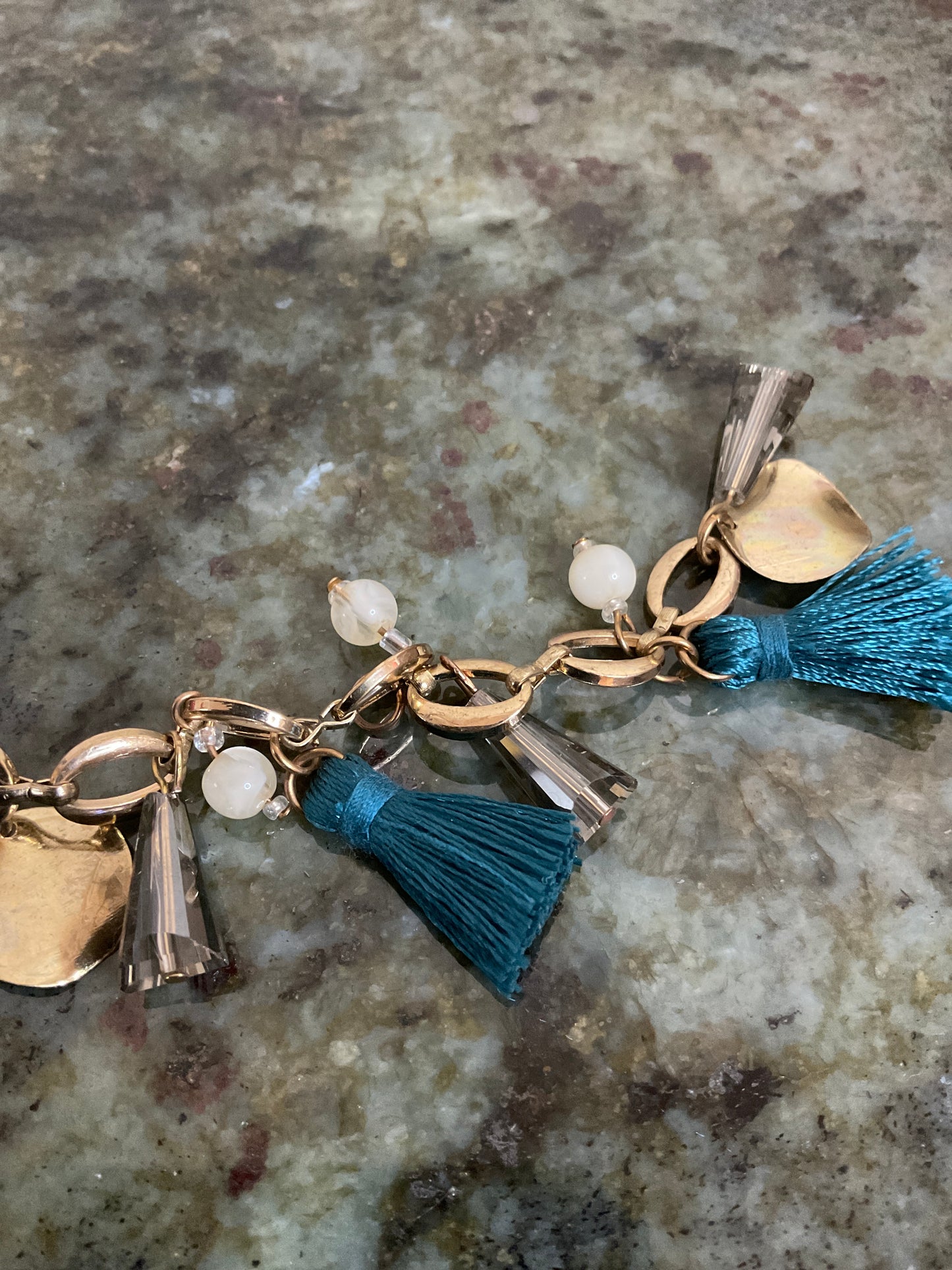Gold Tone Oval Link Bead/Tassle/Dangle Fashion Necklace