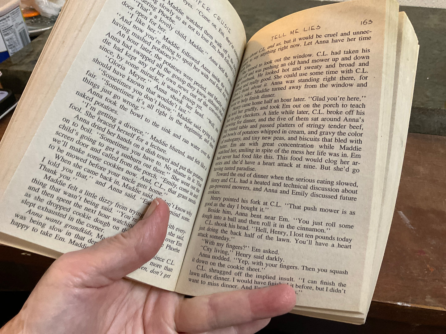 Book 1998 Tell Me Lies