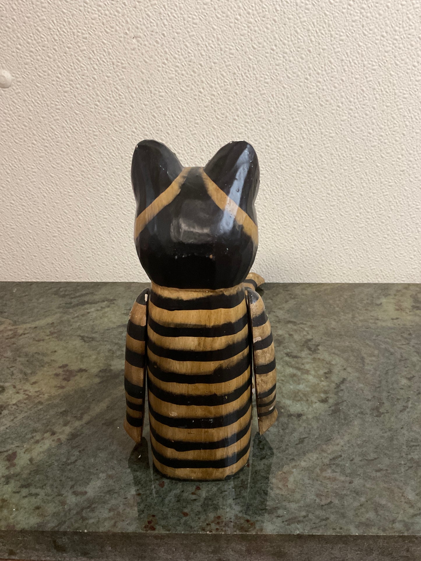 Jointed Shelf Sitting Cat