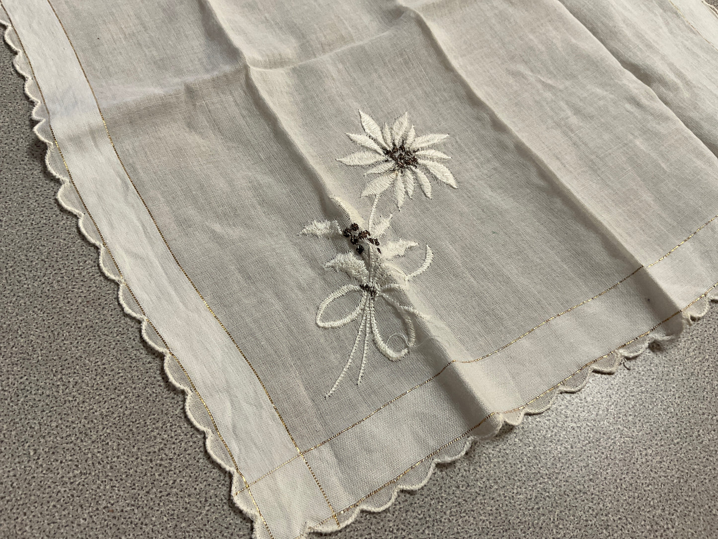 Vtg Embroidered Handkerchief w/Gold Accent