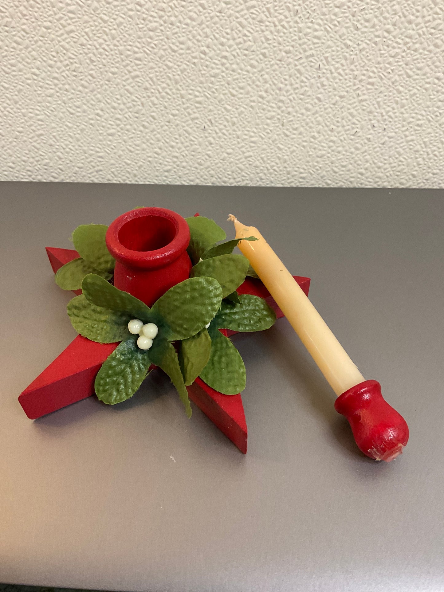 Candle Holder with White Berries/Large Leaves