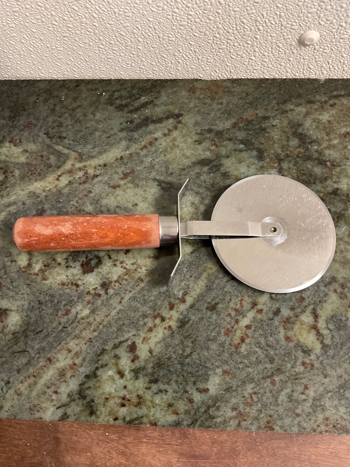 Stainless Steel Wood Handle Pizza Cutter