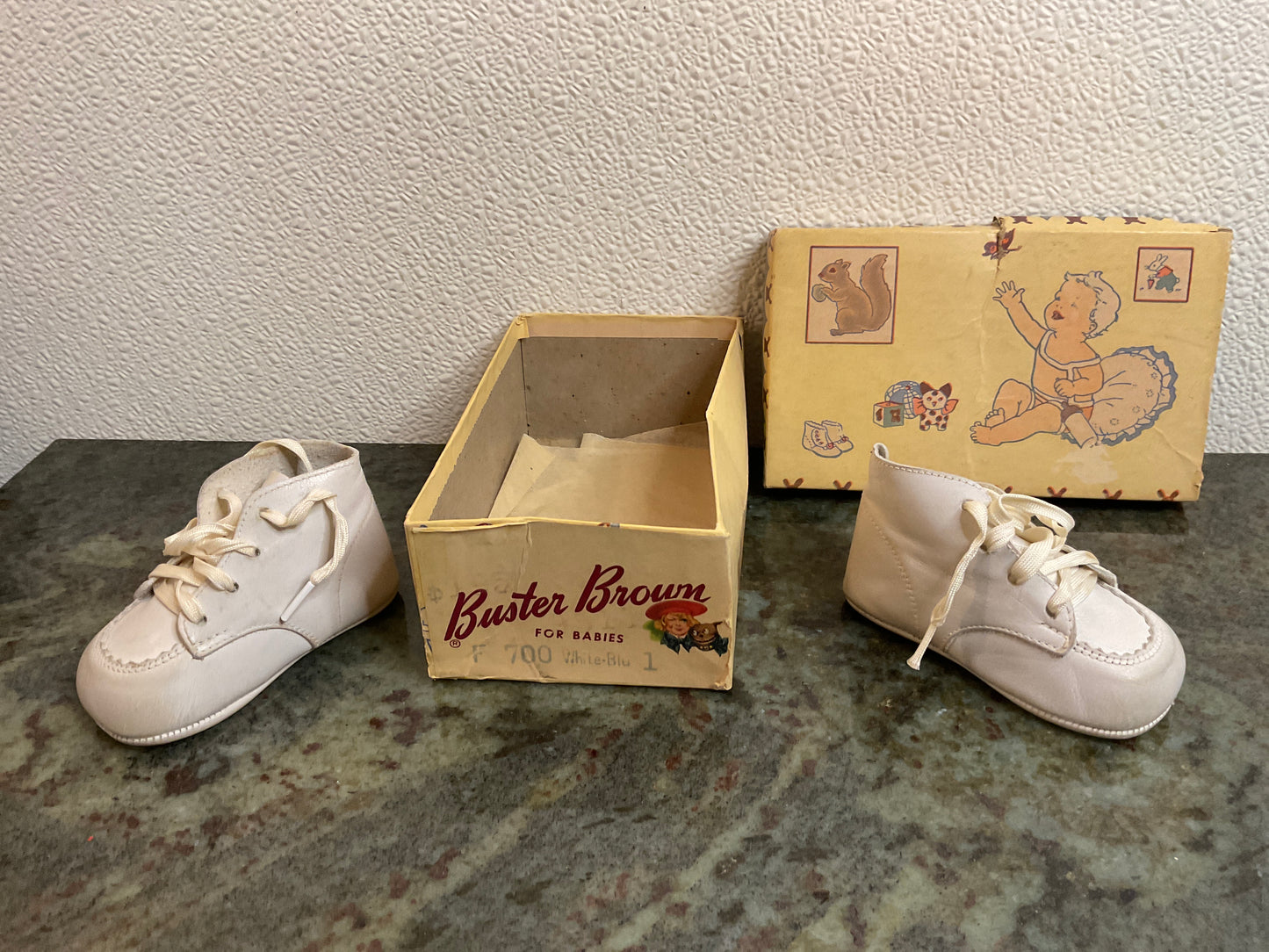 1930’s Buster Brown Baby Shoes with Box
