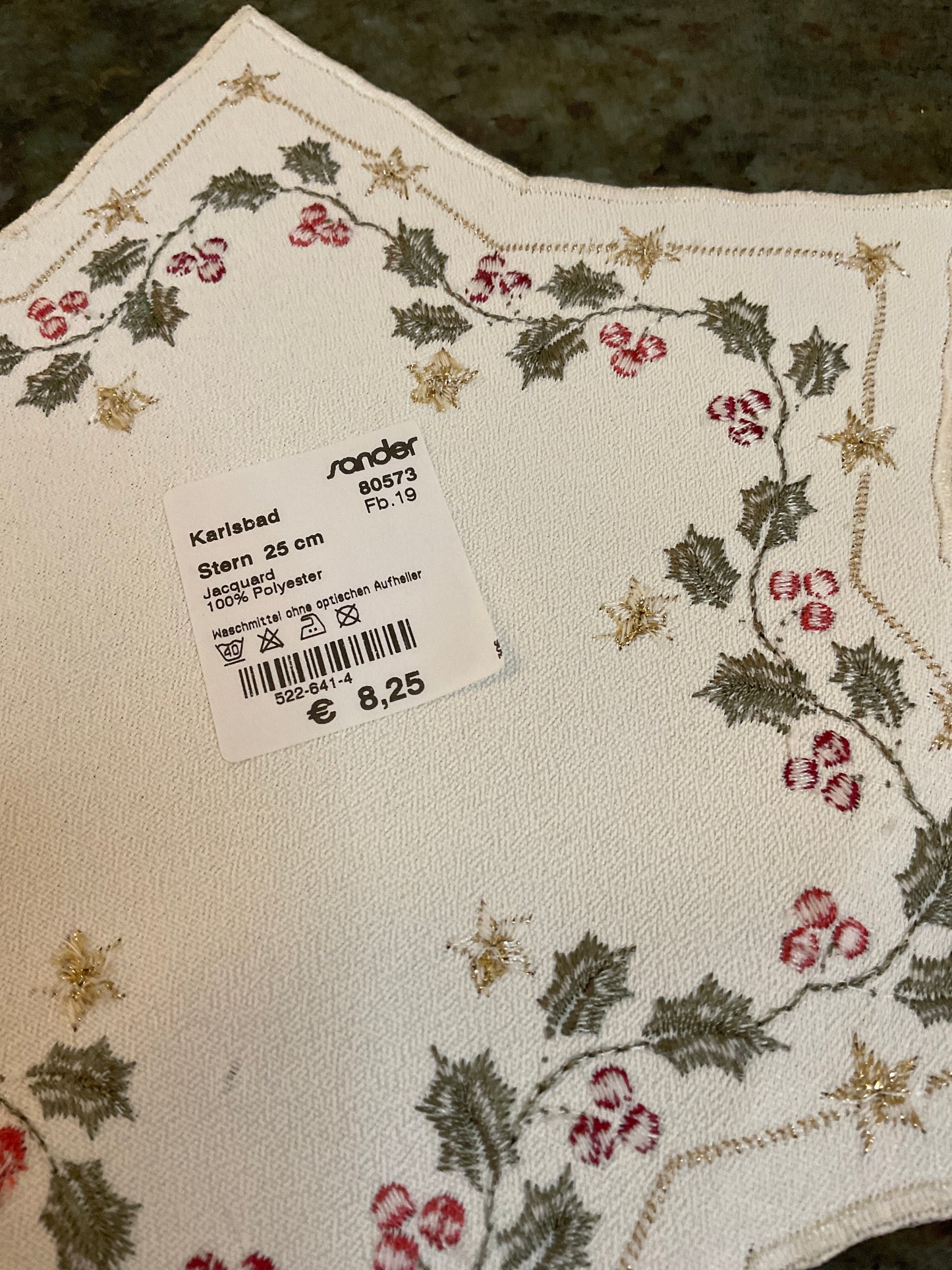 Star Shape Holly Doily/Cream Trim