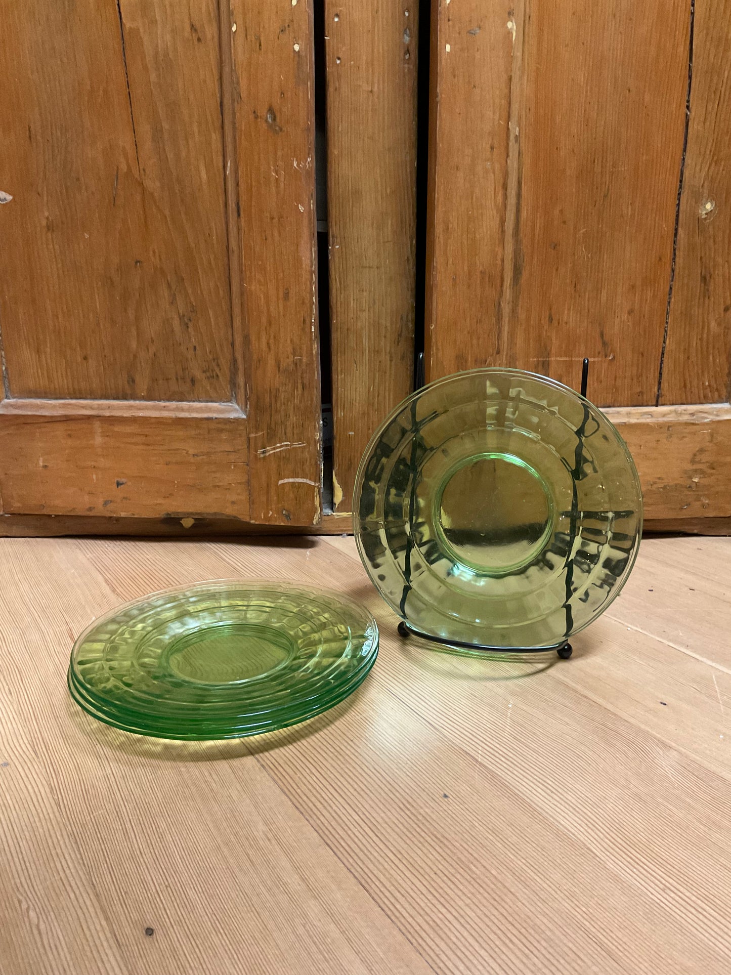 Set of 6 Uranium Green Depression Saucers