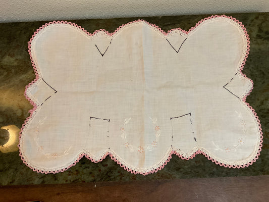 16” x 11” Vintage Linen pink Embroidered Flowers And Scalloped Crochet Edge
