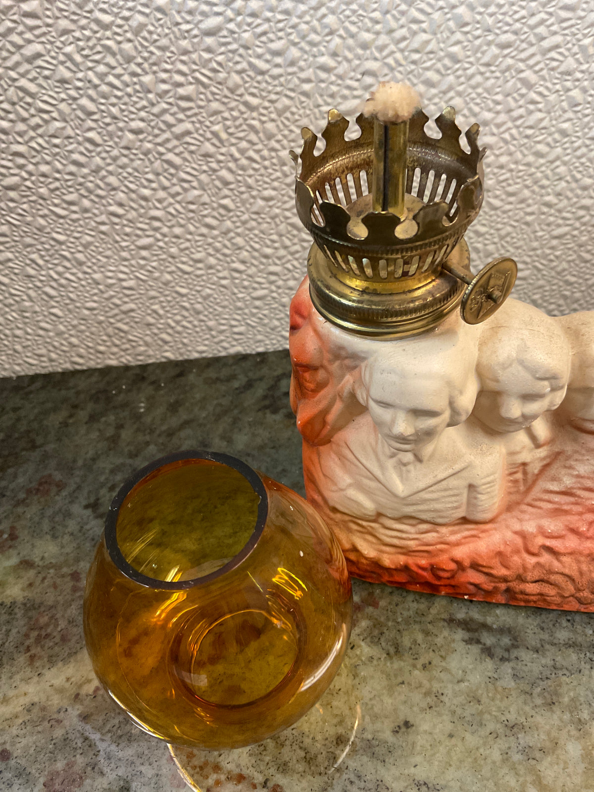 Mount Rushmore Souvenir Oil Lamp