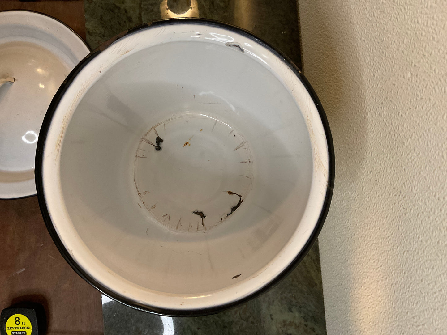 Vtg Enamel Chamber Pot with Lid/Bail