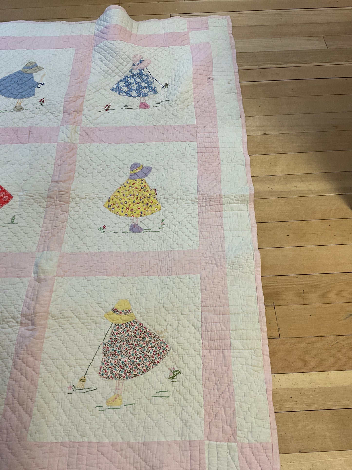 Appliqué Sunbonnet Sue Quilt