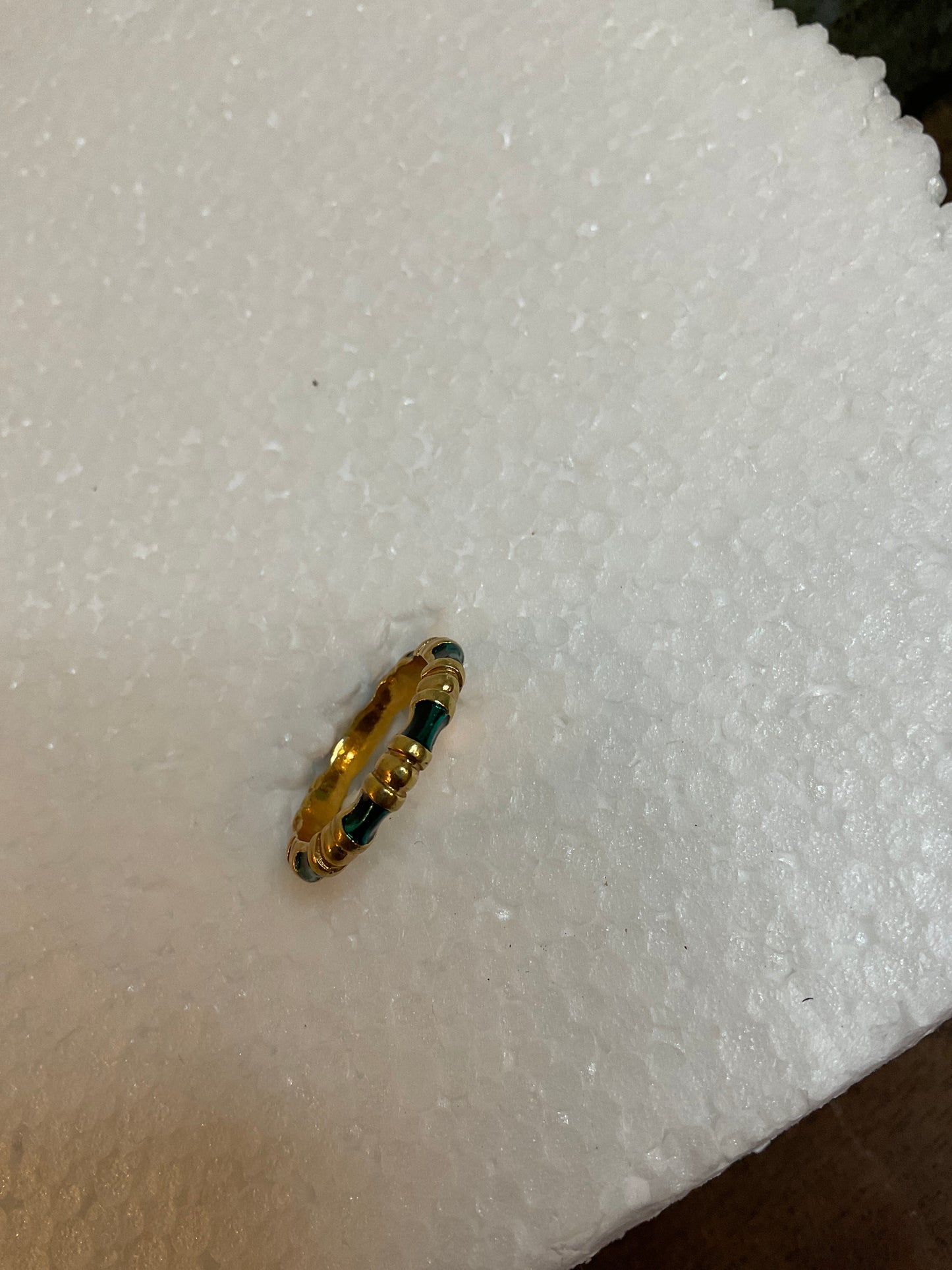 Avon Vintage Gold Tone Royal Circle Green Enamel Stackable Ring