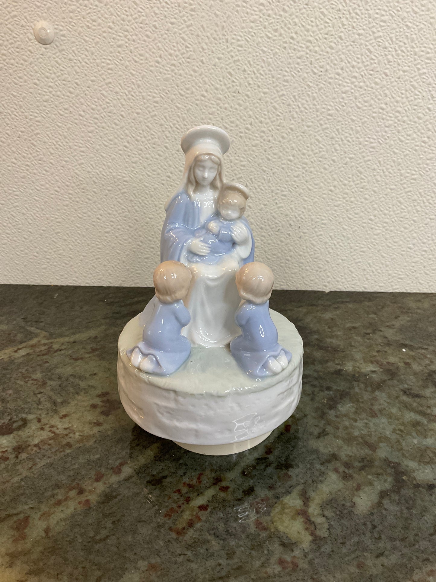 Vintage Music Box Mary And Baby Jesus Made In Japan