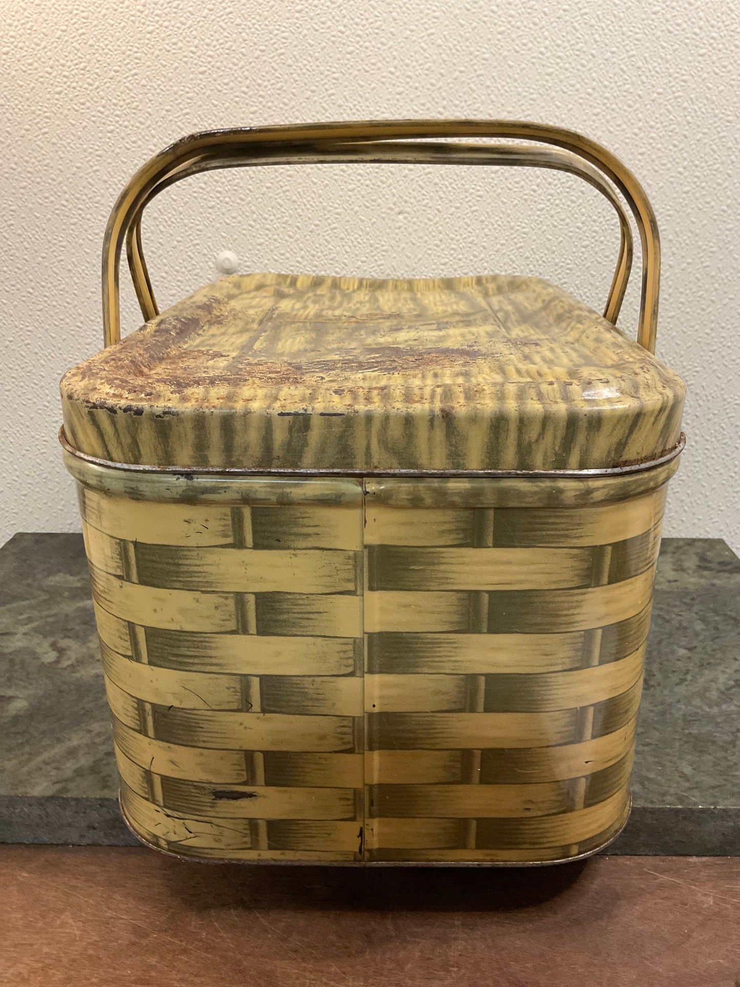 Vintage Basketweave Lithograph Metal Tin Picnic Basket w/ Handles