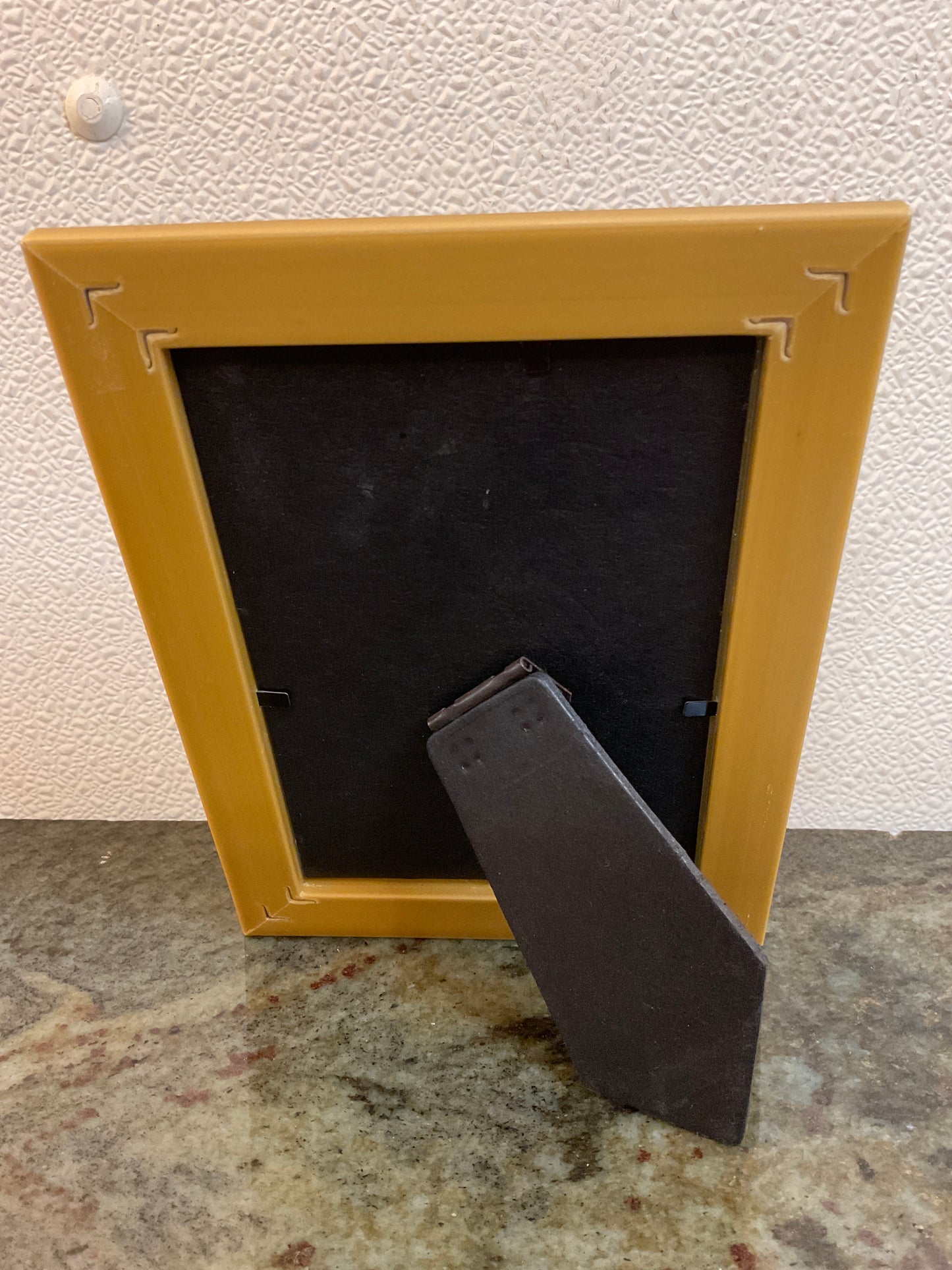 Resin Gold/Pink Marbled Frame With Easel