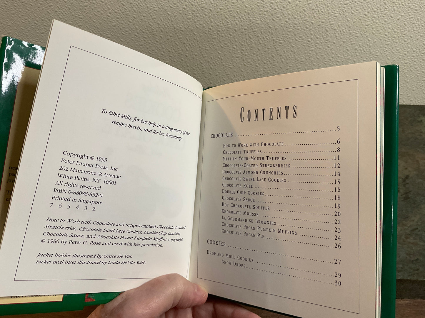 Book ‘Holiday Cookies & Chocolate w/Music’