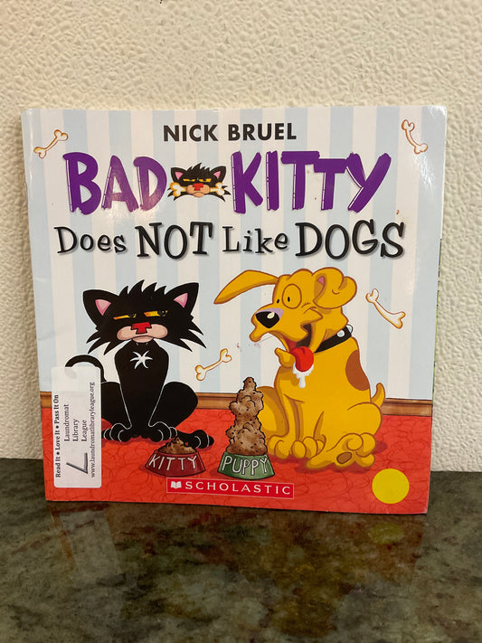 Book Bad Kitty Does NOT Like DOGS