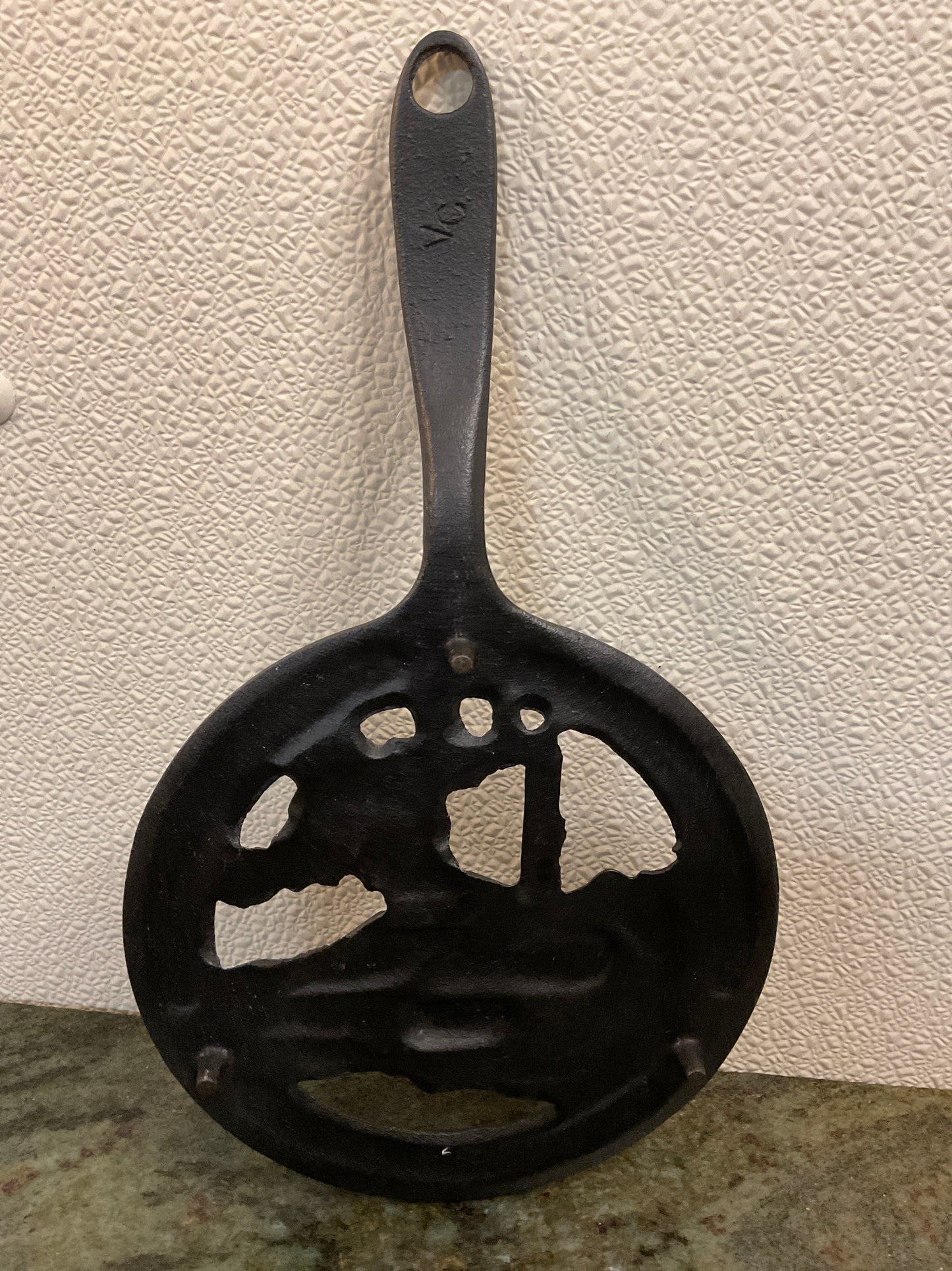 1978 Cast Iron Trivet Vermont Casting Inc.