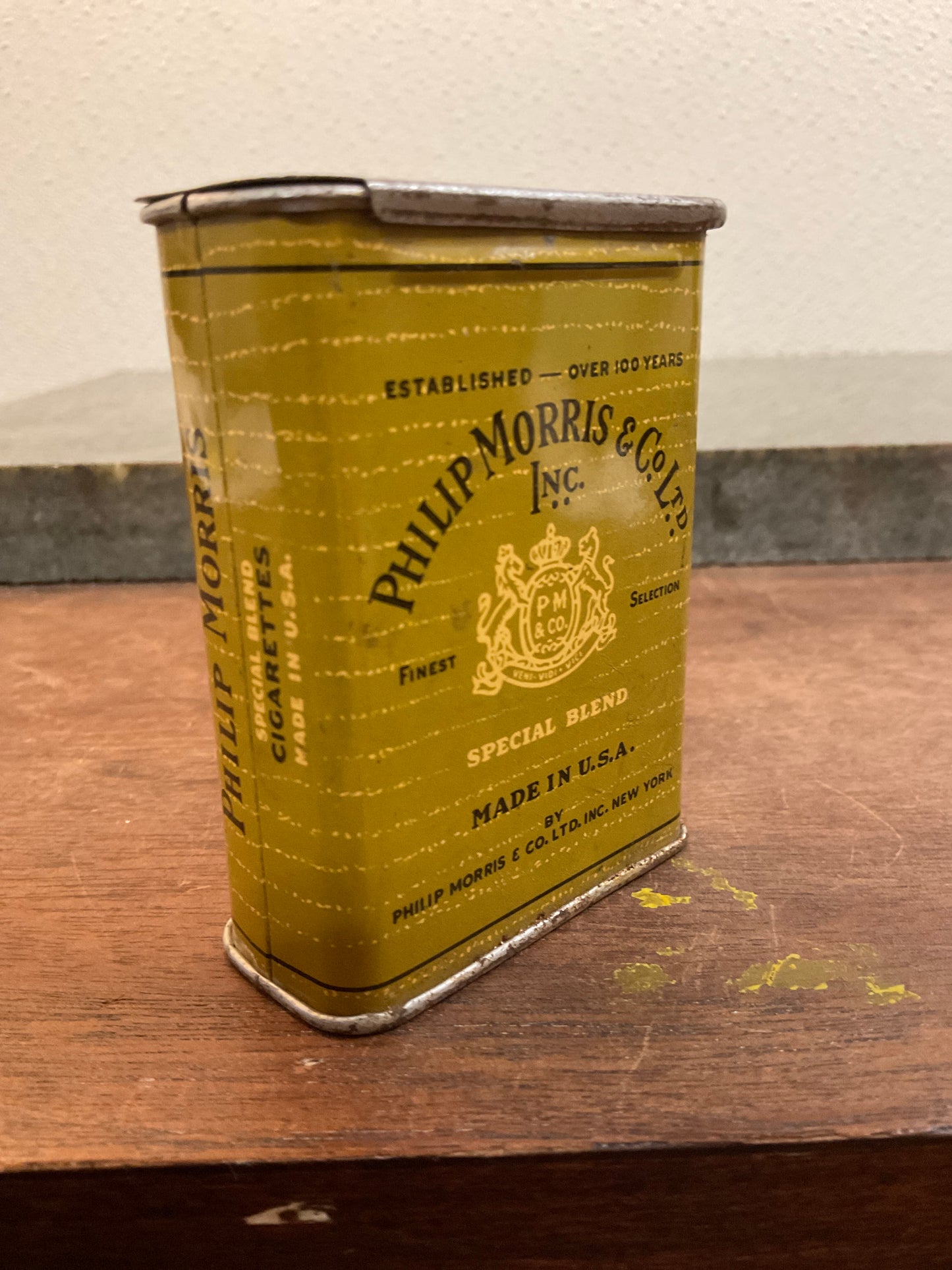 Vtg Philip Morris & Co Tobacco Tin