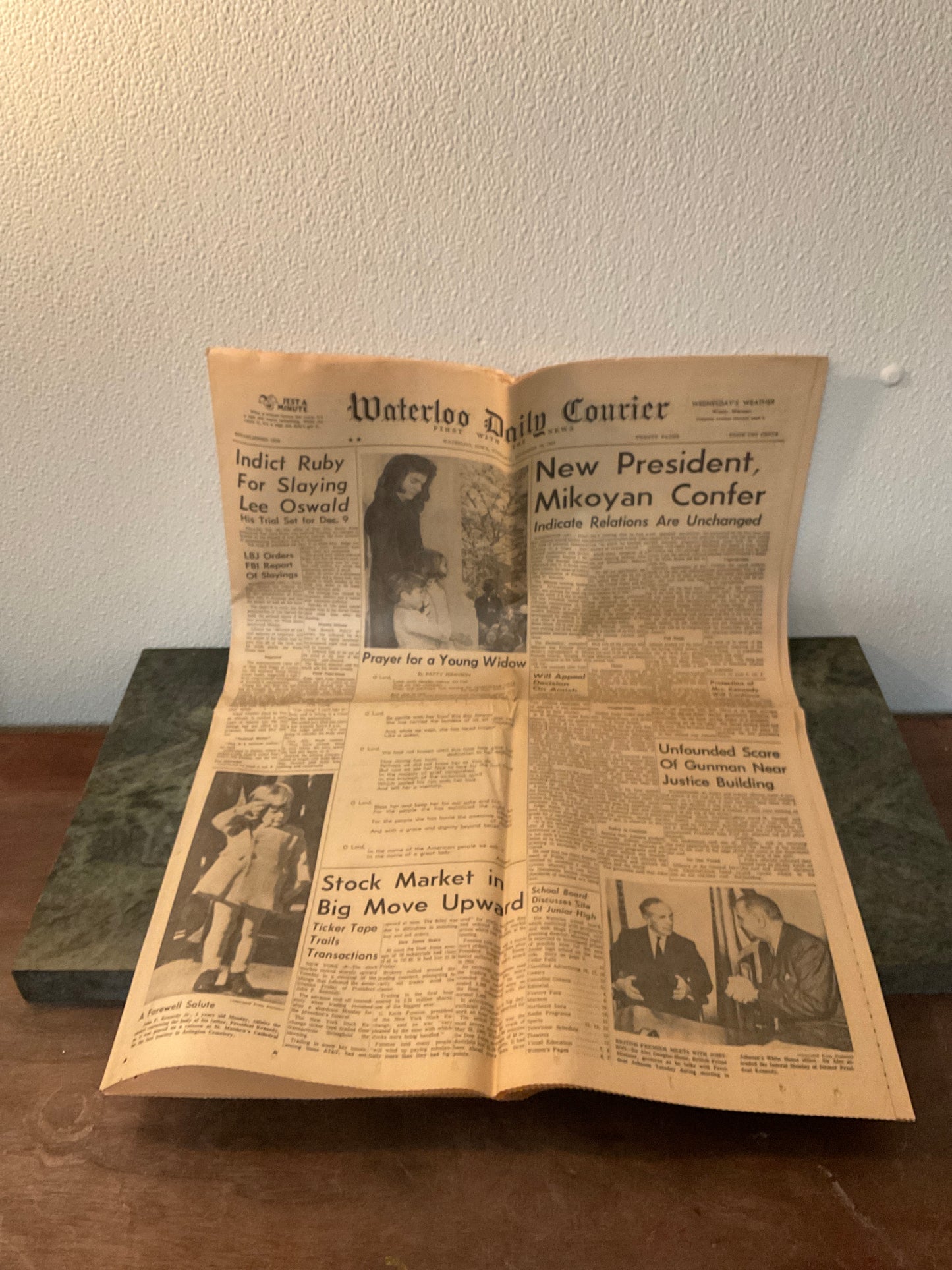 Vintage Waterloo Daily Courier November 26, 1963 Newspaper