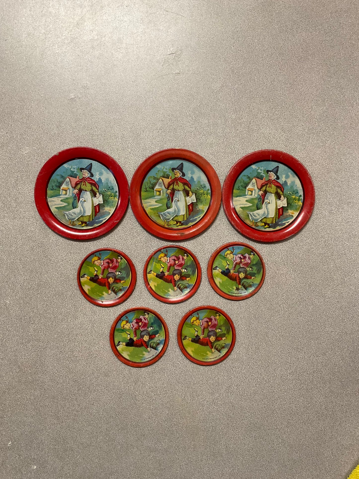 Ohio Art Mother Goose Tin Plates 8 piece