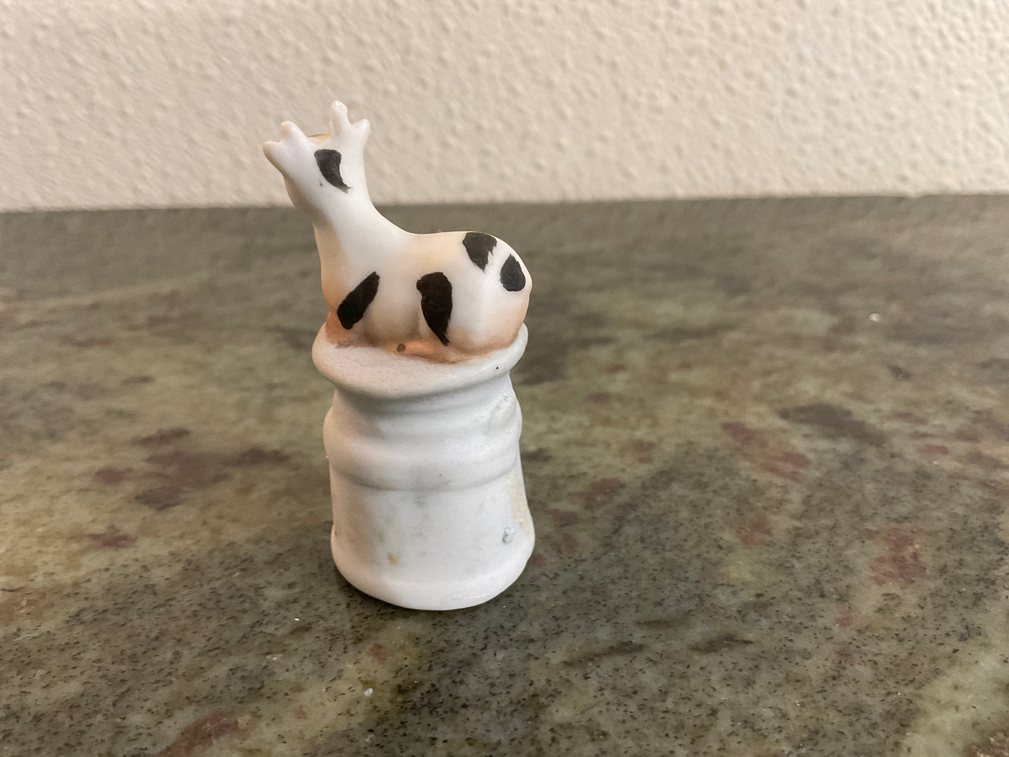 Vintage Enesco Ceramic Cow Thimble