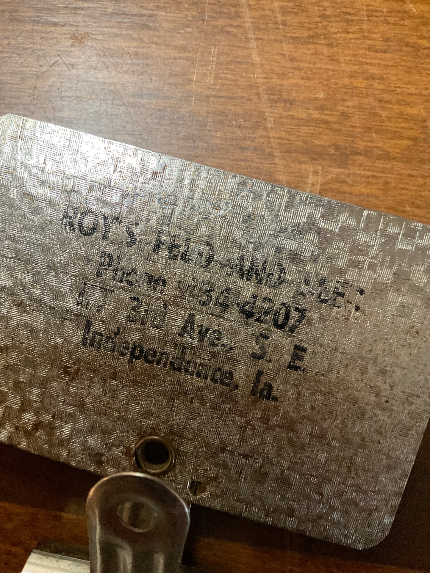 Vtg Roy’s Feed & Seed Metal Magnetic Clip