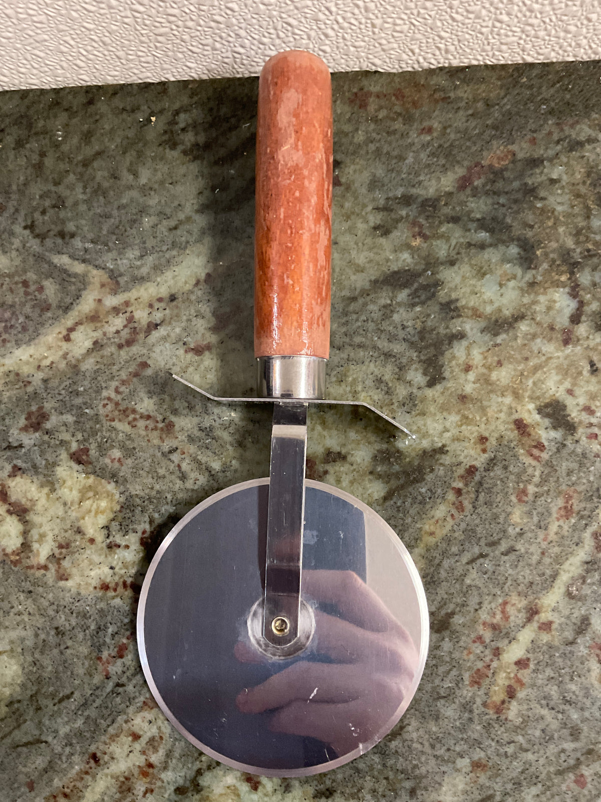 Stainless Steel Wood Handle Pizza Cutter