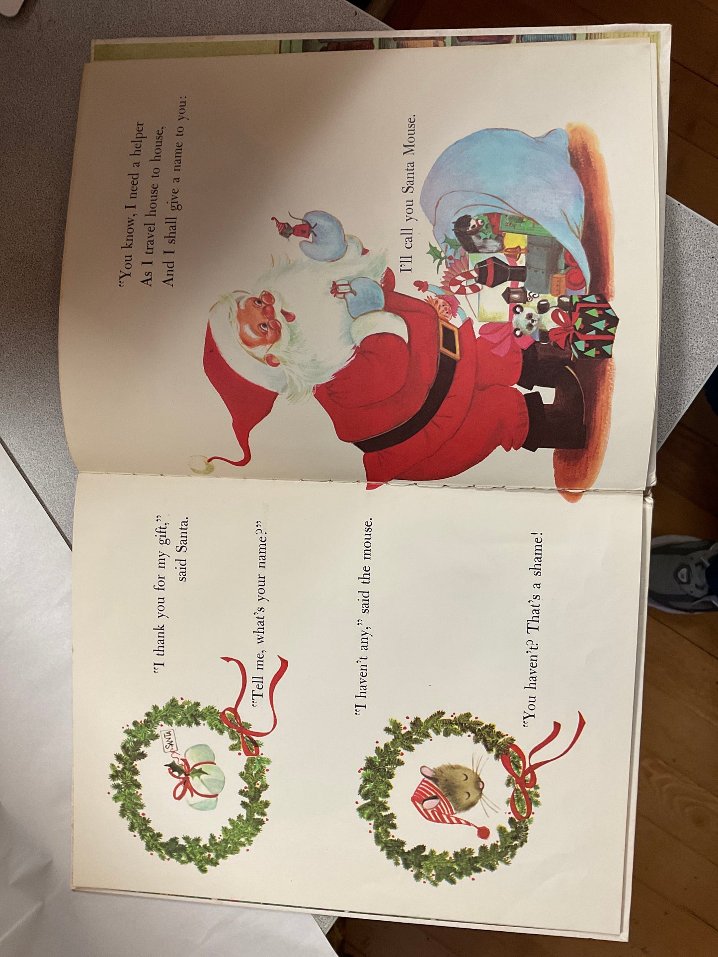 Book Santa Mouse