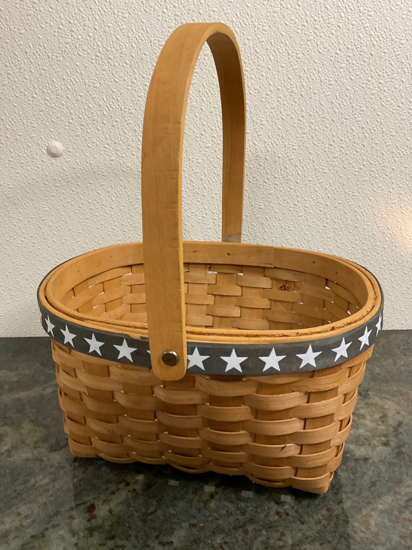 Patriotic Basket w/attached flag plague