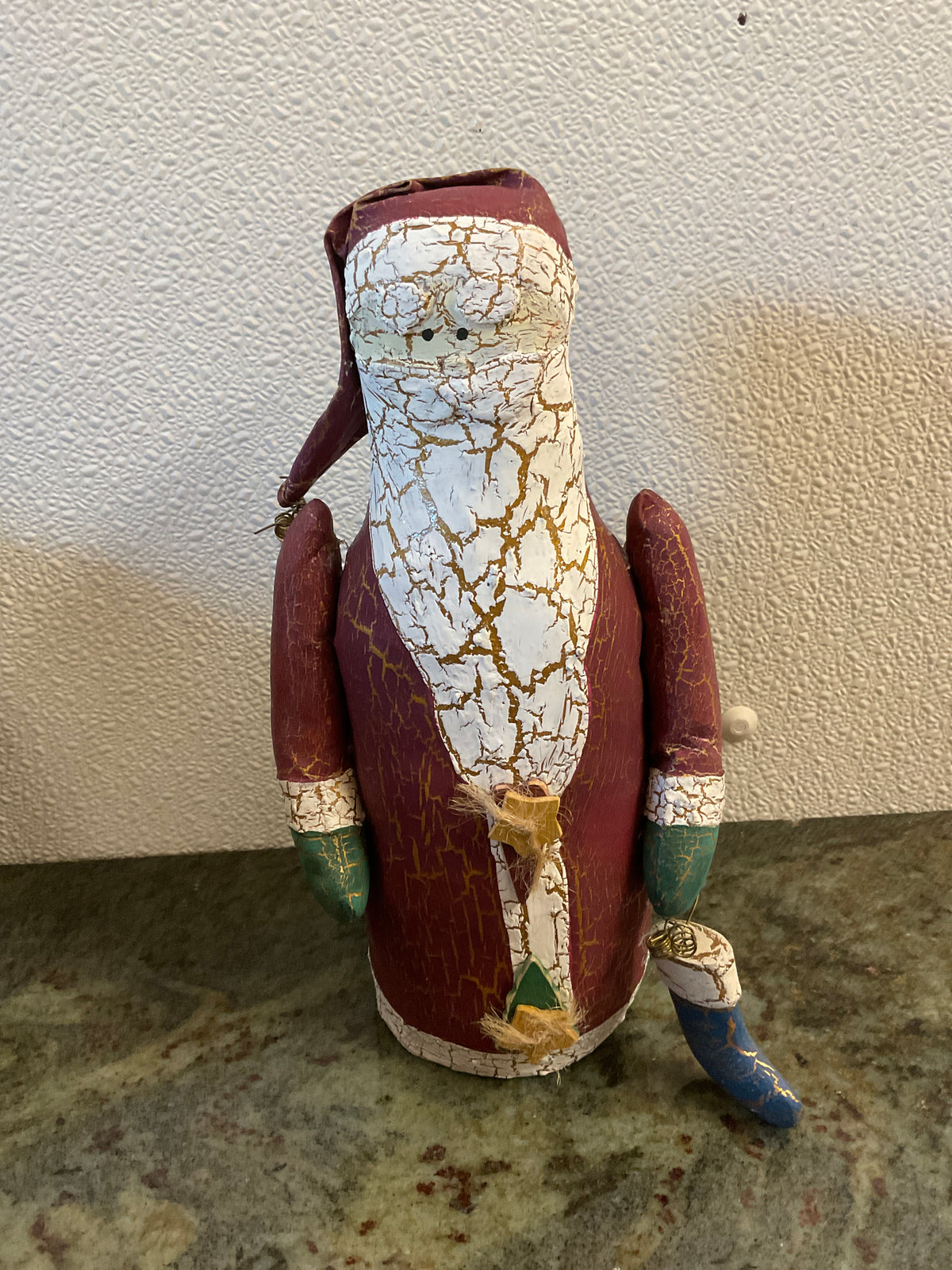 Enesco Aleta Breese Folk Art Santa Figurine