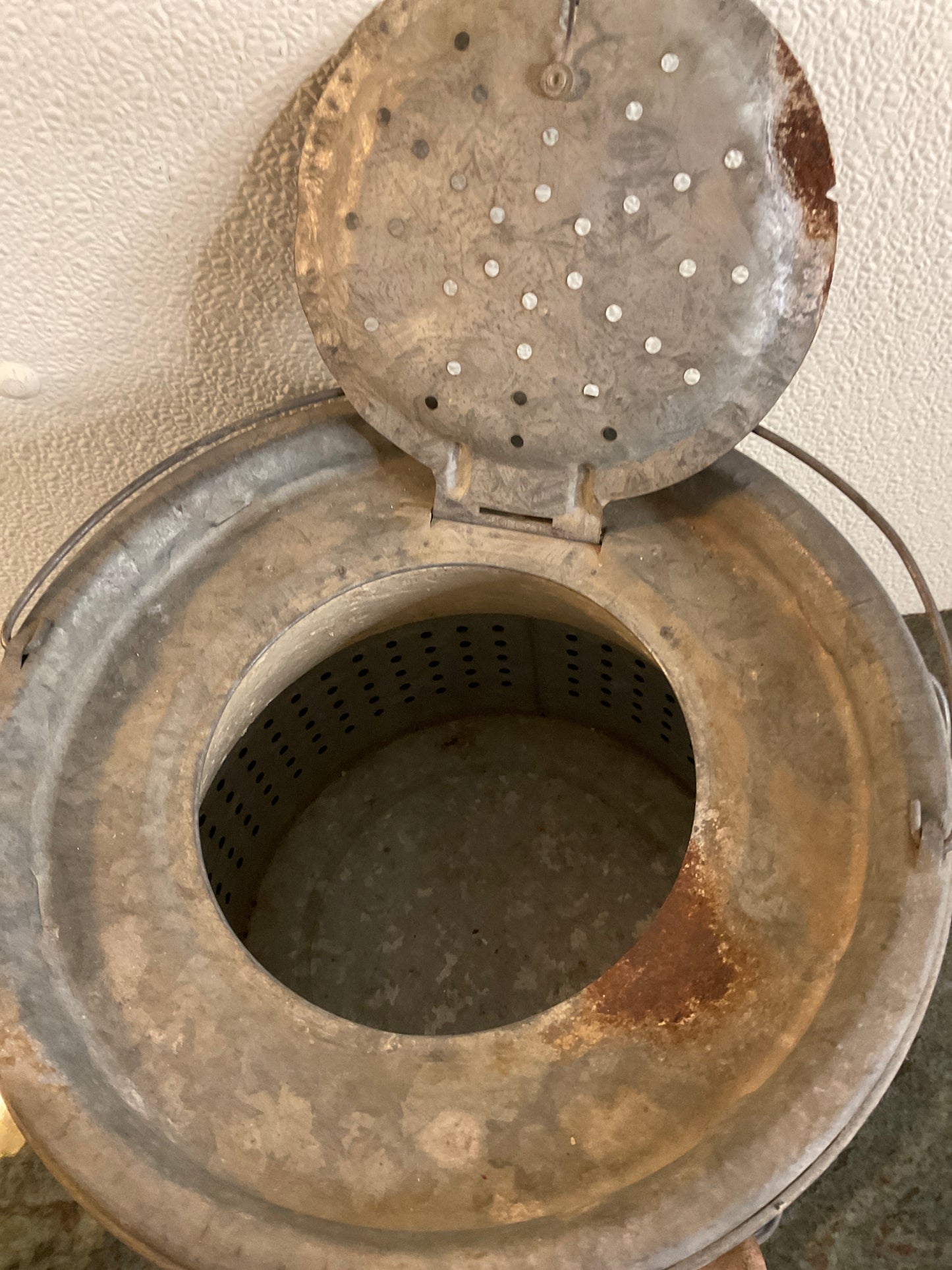 Hawthorne 10 gallon Minnow Bucket