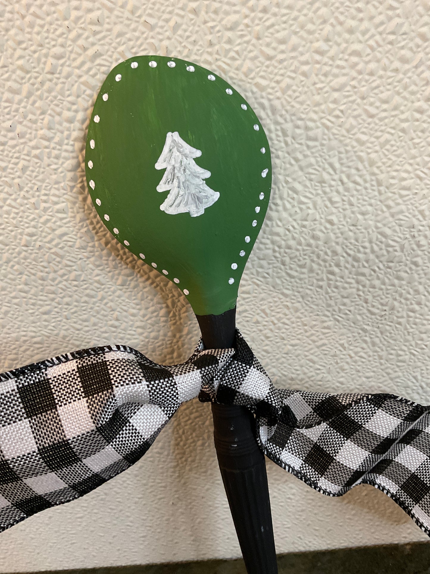 12” Plastic Green/Black Spoon Tree Design