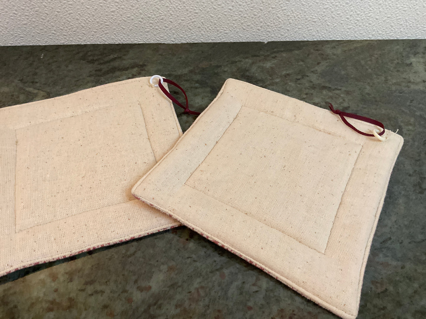 Quilted Set Of 2 Pot Holders