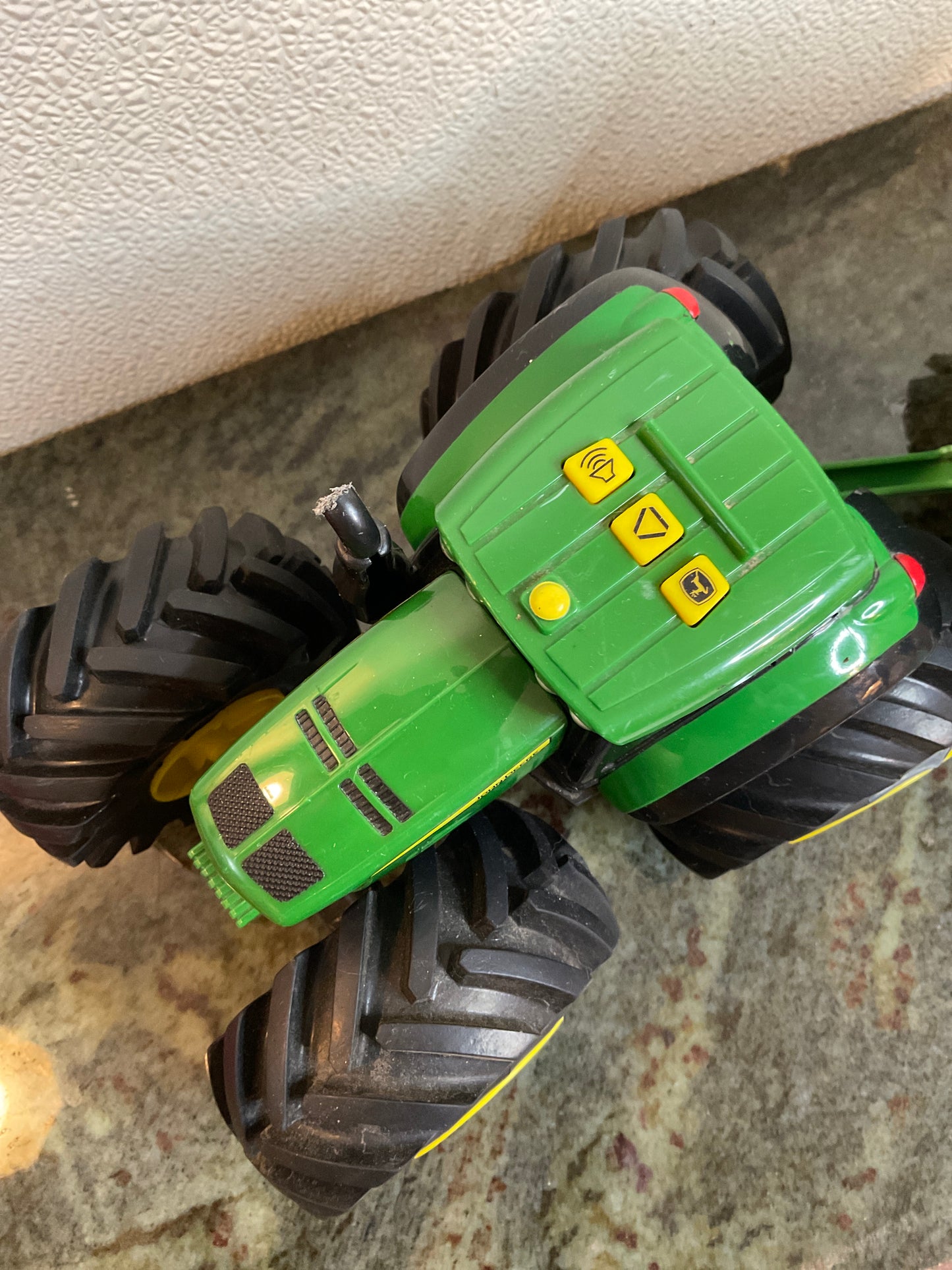 Tony John Deere Treads 8” Tractor/Wagon
