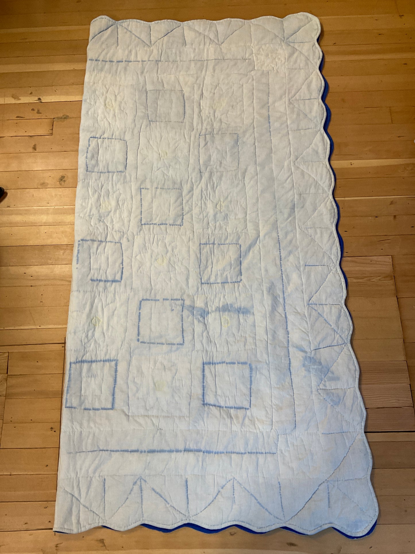 Twin Daisy Blue Quilt
