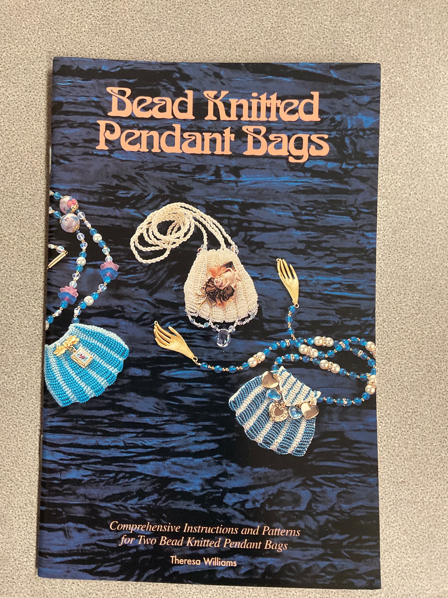 Bead Knitted Pendant Bags Book