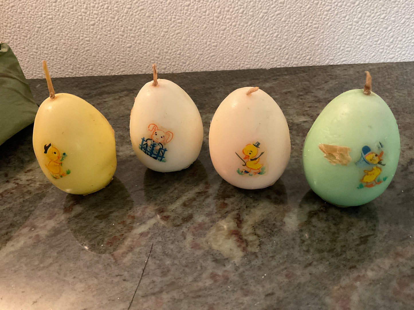 4 Easter Eggs Tavern Novelty Candles w/box no lid