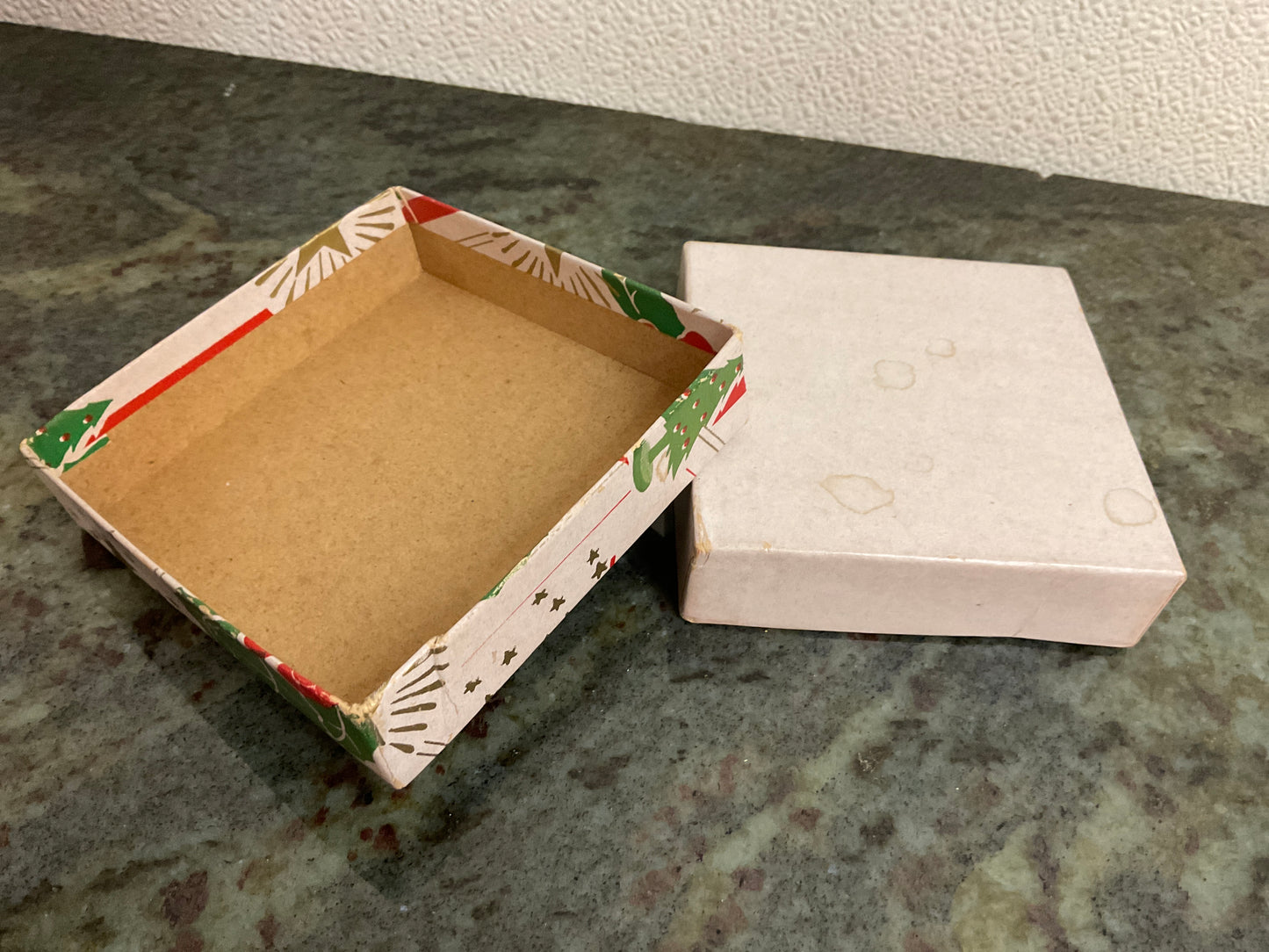 Vintage Season’s Greetings Gift Box