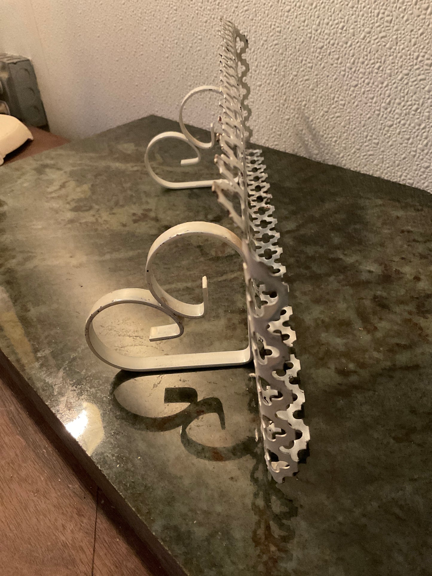 Metal Lattice Bracket Shelf