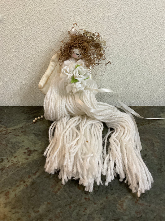 White Yarn Angel With Flowers