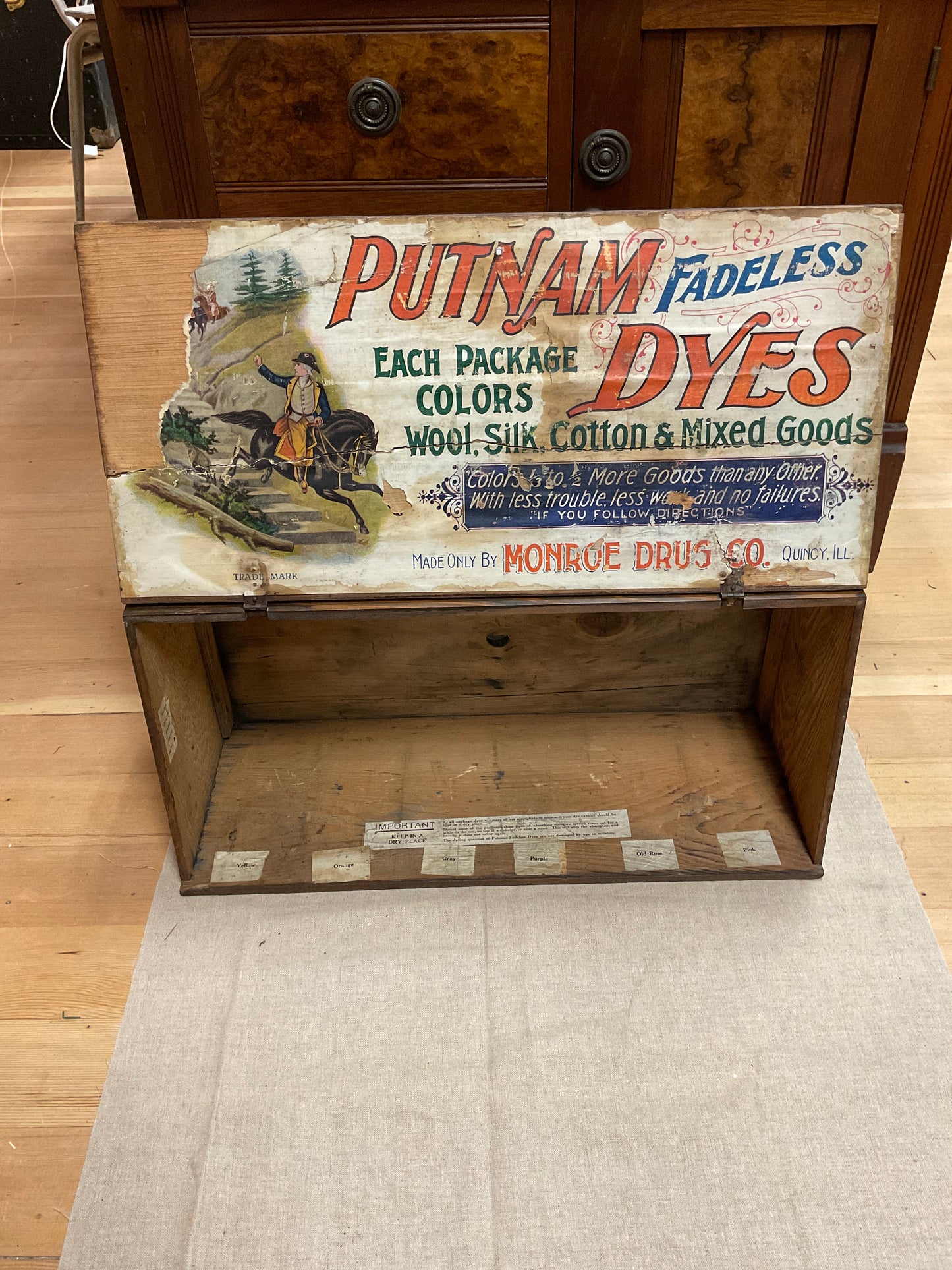 Putnam Fadeless Dyes Wooden stock Display Cabinet