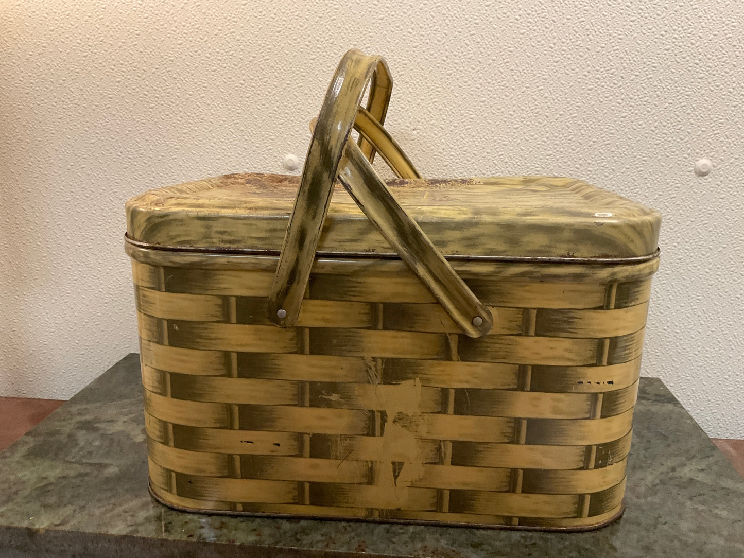 Vintage Basketweave Lithograph Metal Tin Picnic Basket w/ Handles