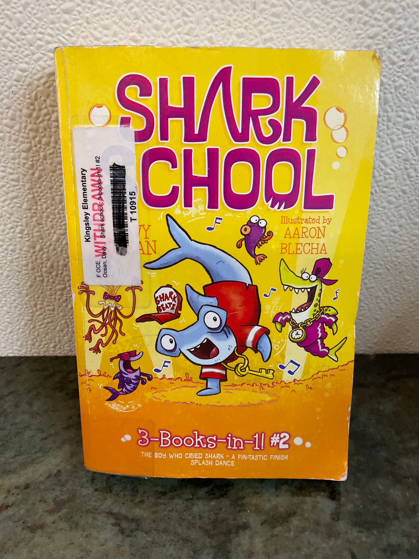 Book 2014 Shark School (3 books in 1)