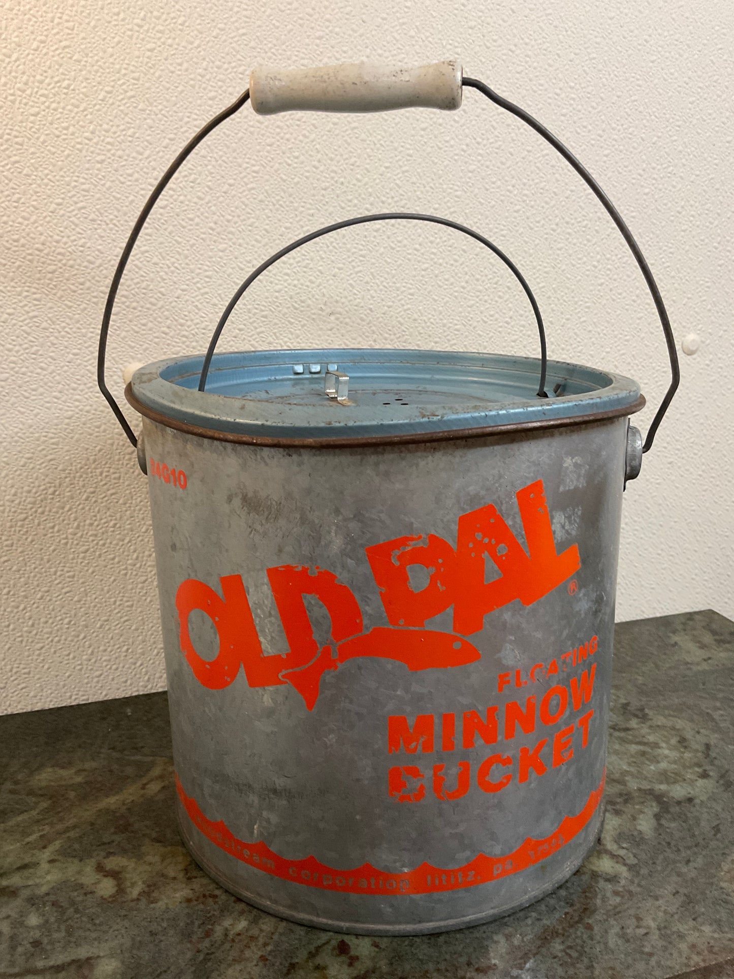 Vtg Old Pal Floating Minnow Bucket #24G10