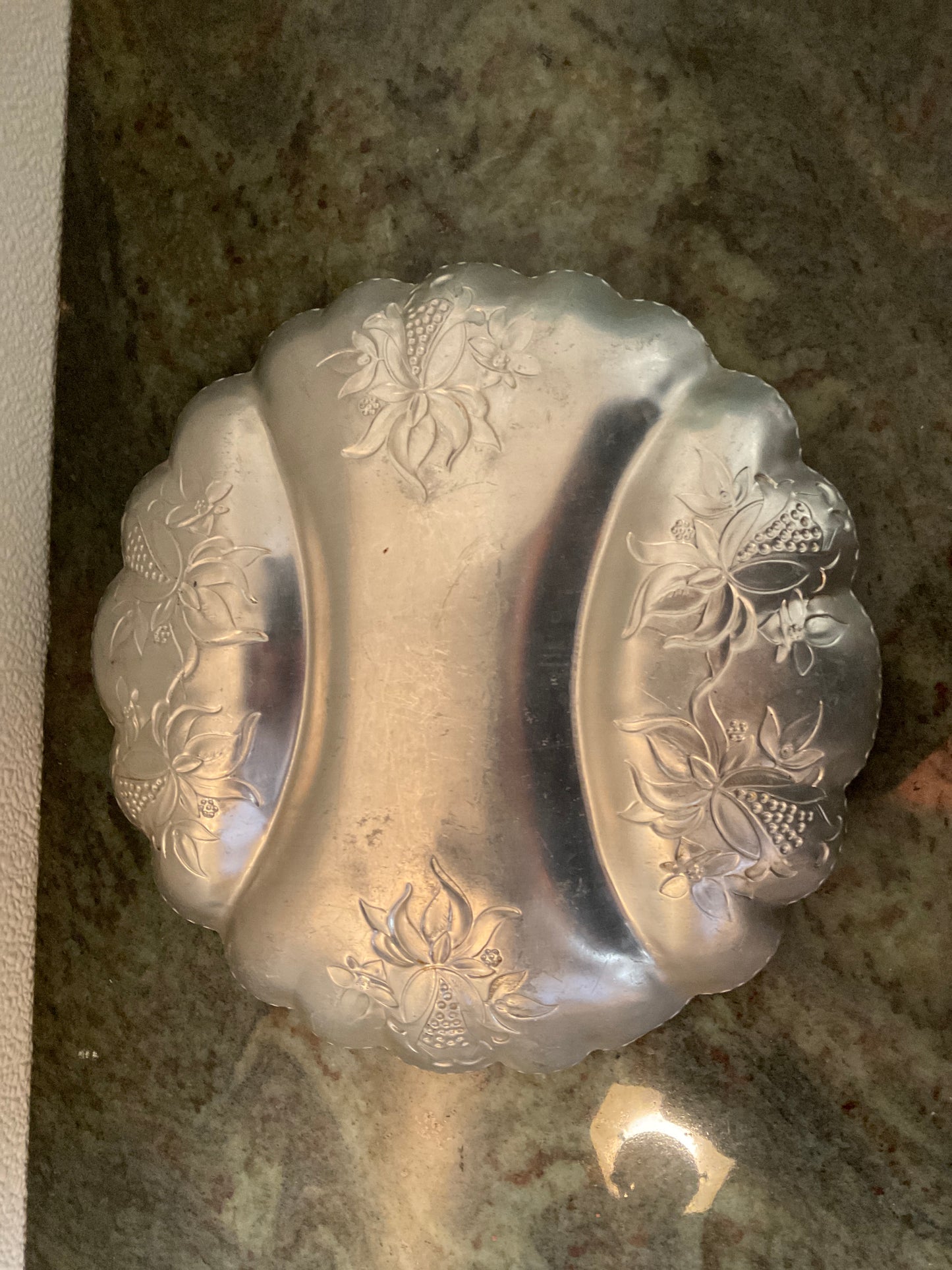 Farber & Schlevin Hammered Aluminum Divided Tulip Tray