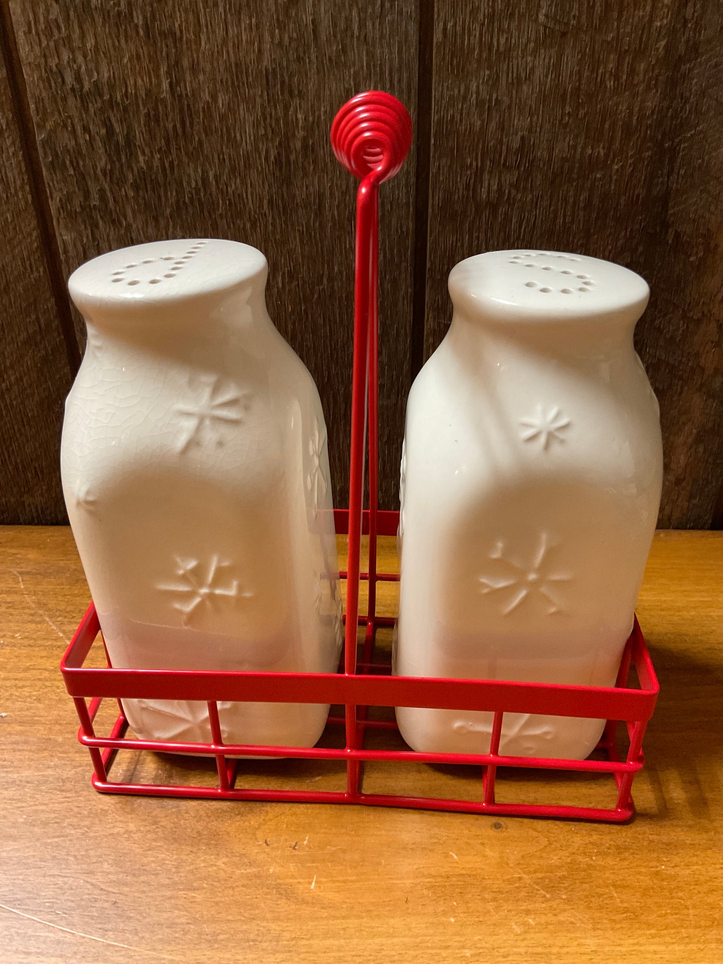 Hallmark Ceramic S/P with Wire Holder