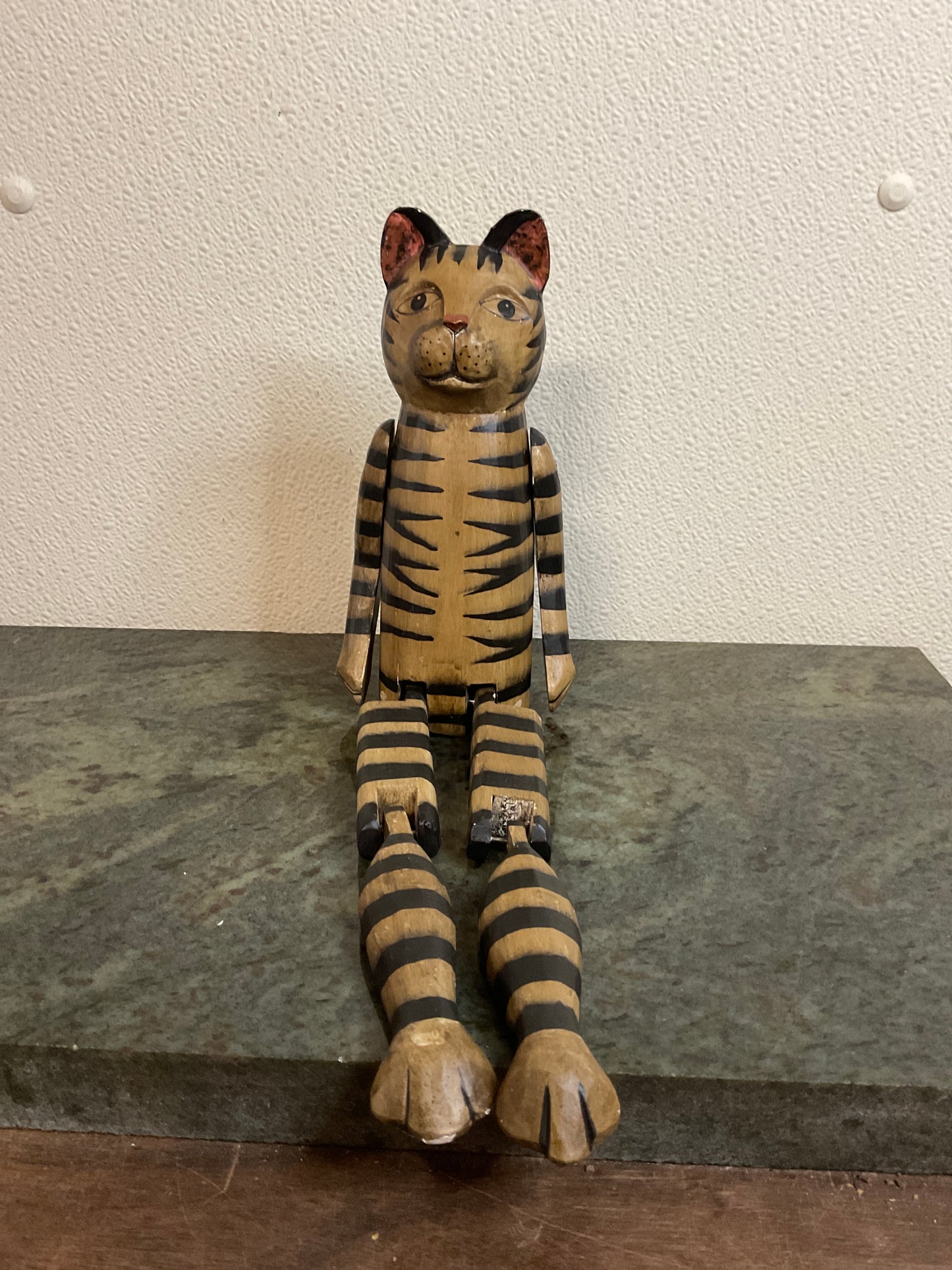 Jointed Shelf Sitting Cat